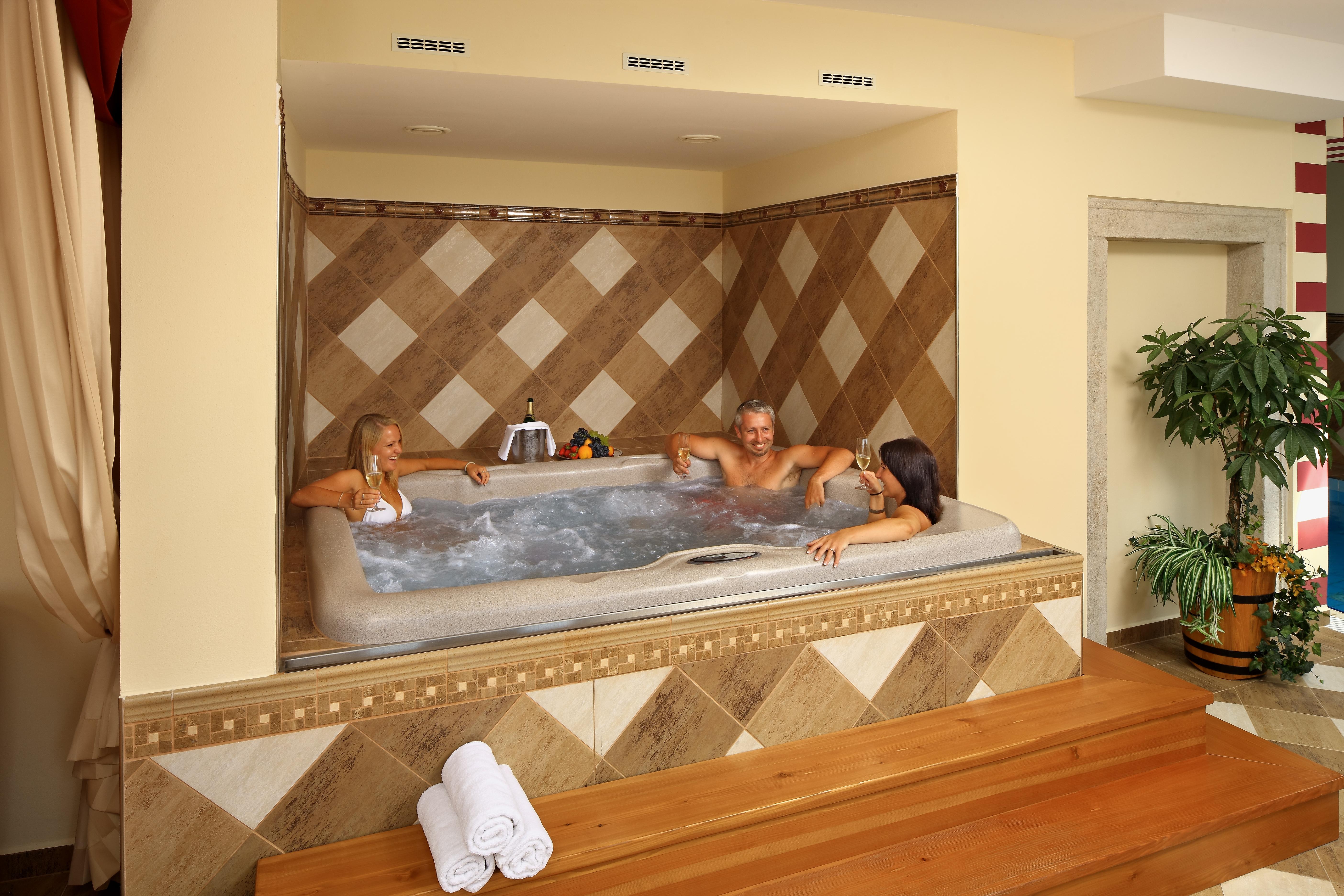 Hotel Ruze Cesky Krumlov Exterior photo A whirlpool