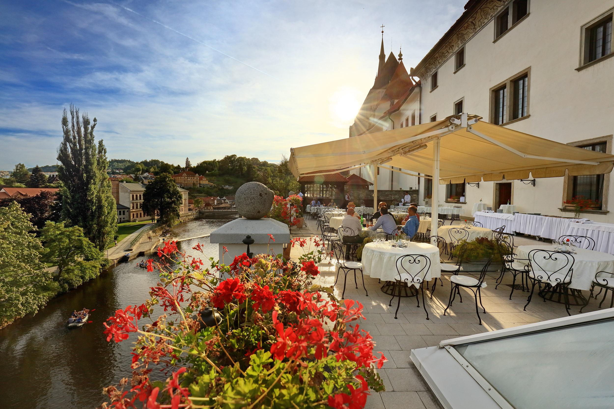 Hotel Ruze Cesky Krumlov Exterior photo The hotel's terrace