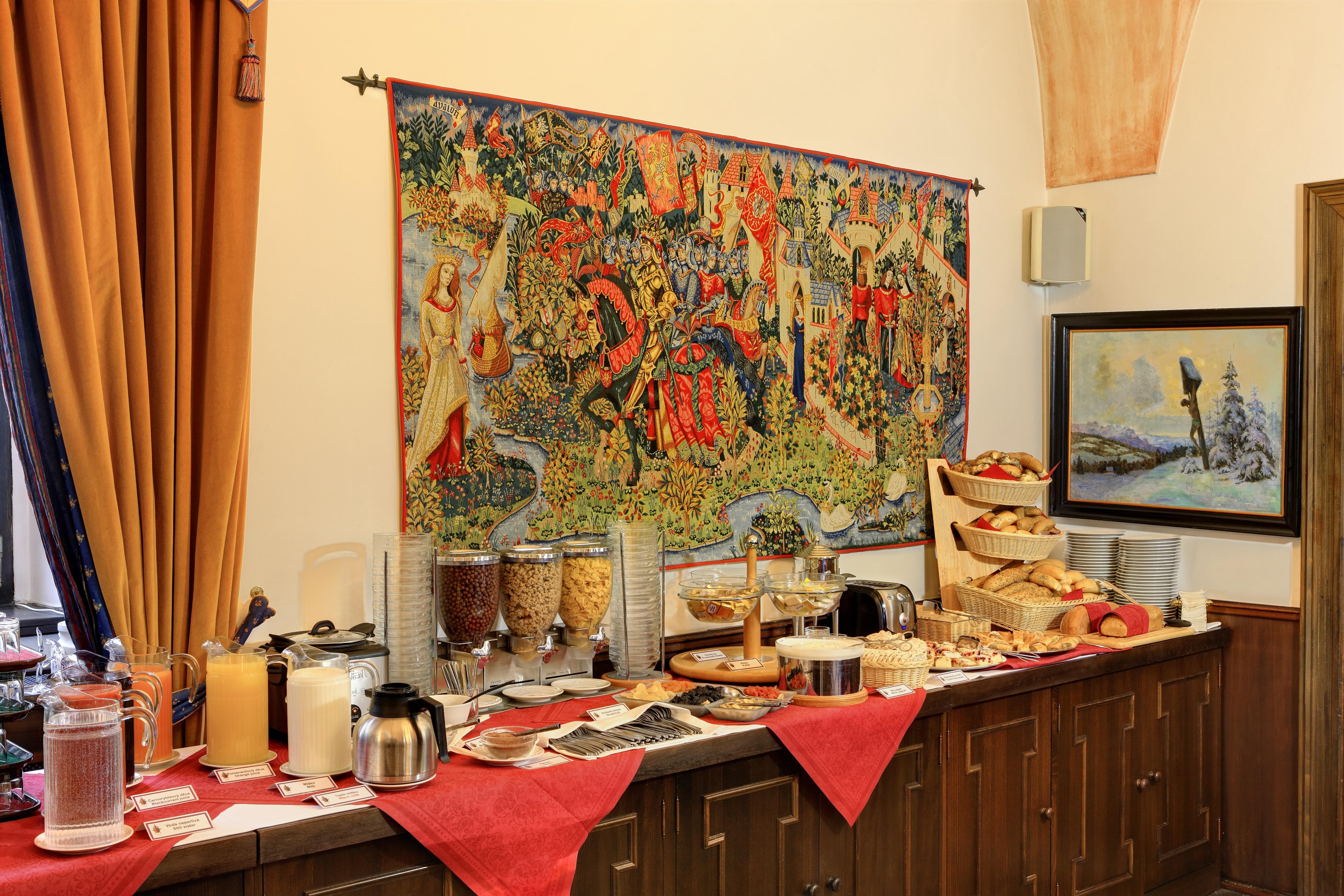Hotel Ruze Cesky Krumlov Exterior photo A typical buffet