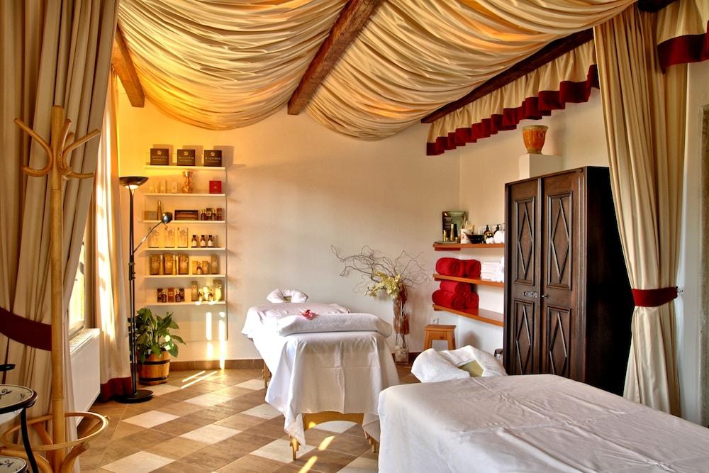 Hotel Ruze Cesky Krumlov Exterior photo A spa treatment room