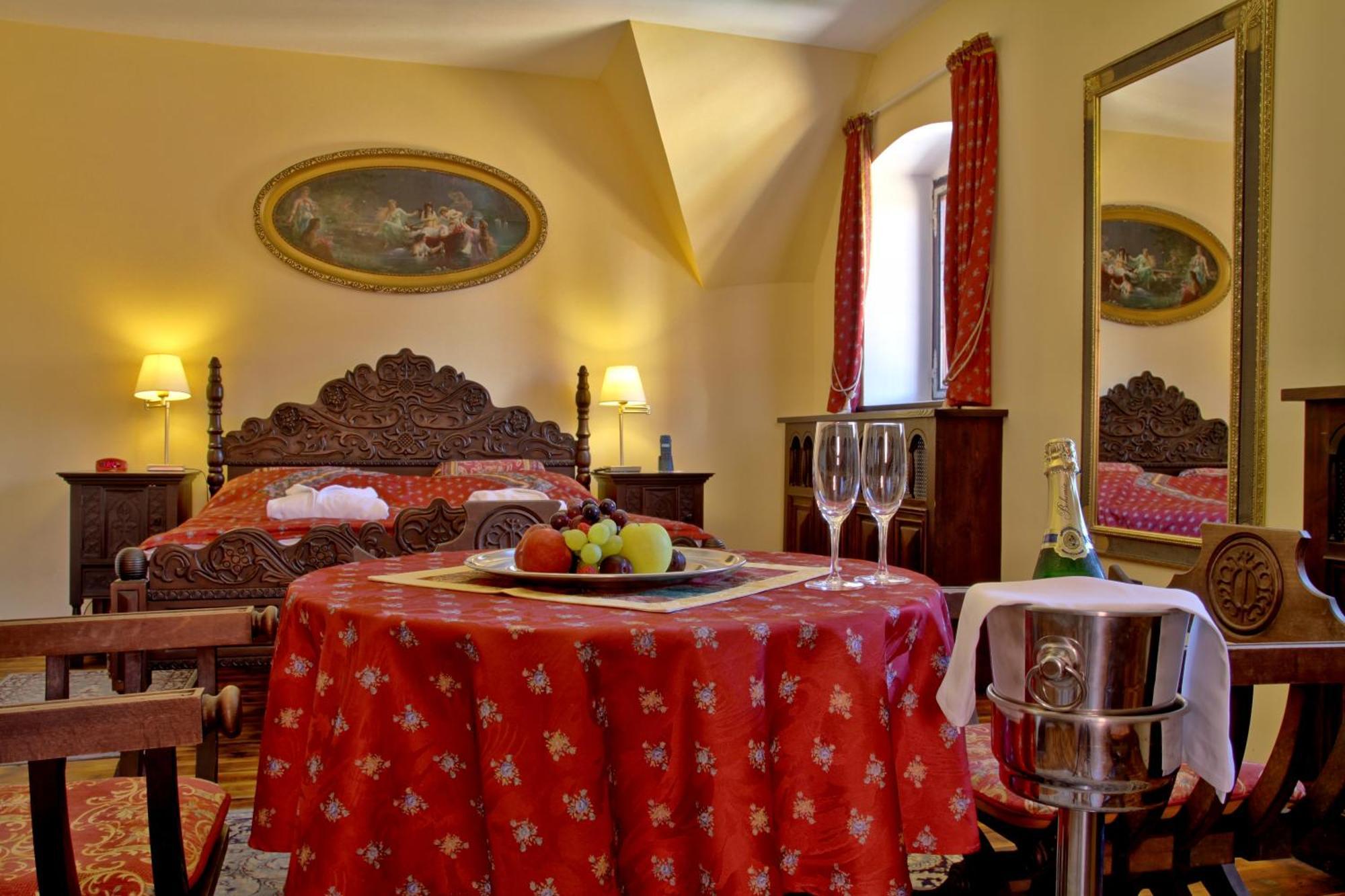 Hotel Ruze Cesky Krumlov Exterior photo A room at the hotel