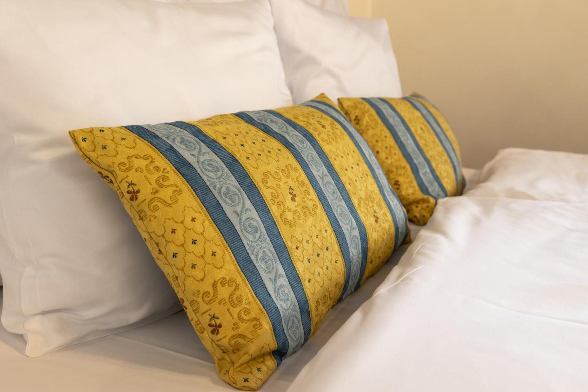 Hotel Ruze Cesky Krumlov Exterior photo A decorative pillow