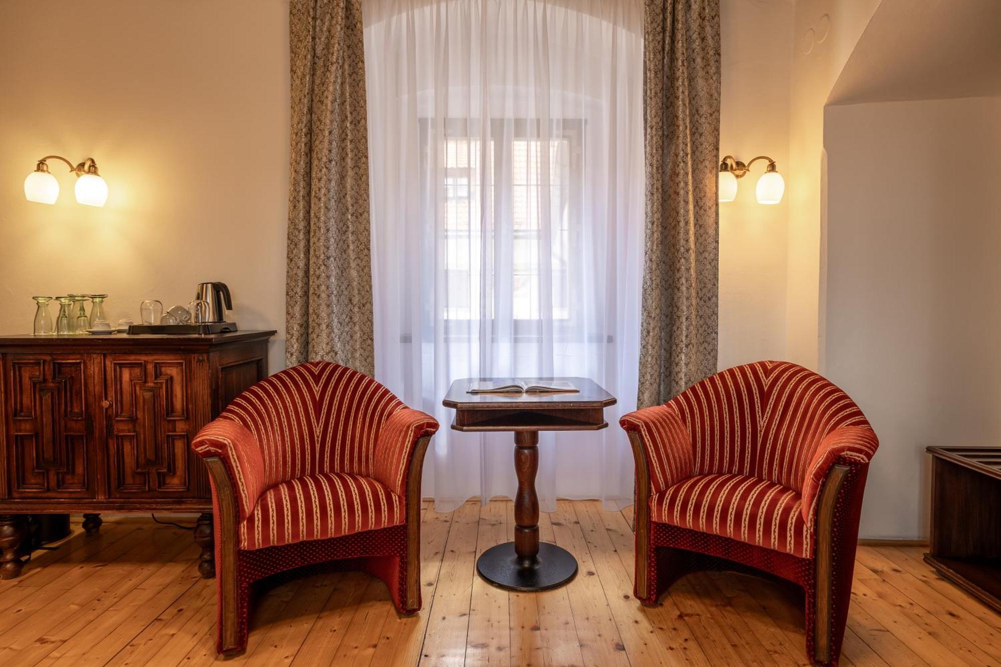 Hotel Ruze Cesky Krumlov Exterior photo A room at the hotel