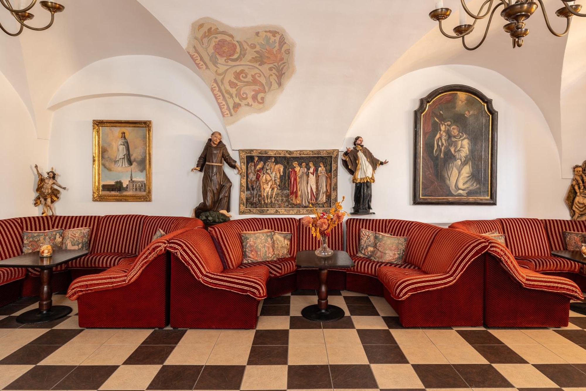Hotel Ruze Cesky Krumlov Exterior photo The interior of the monastery