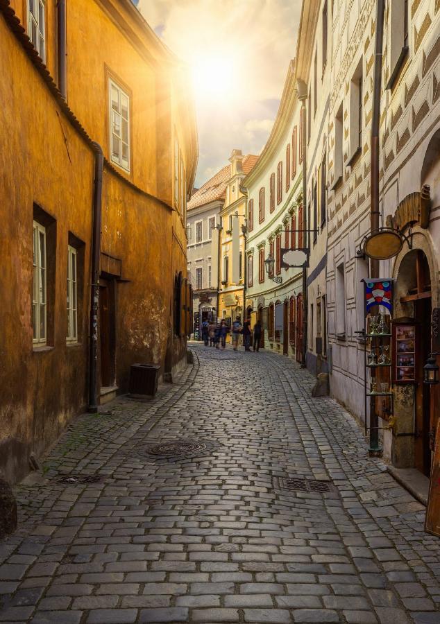 Hotel Ruze Cesky Krumlov Exterior photo The narrow streets of the old town